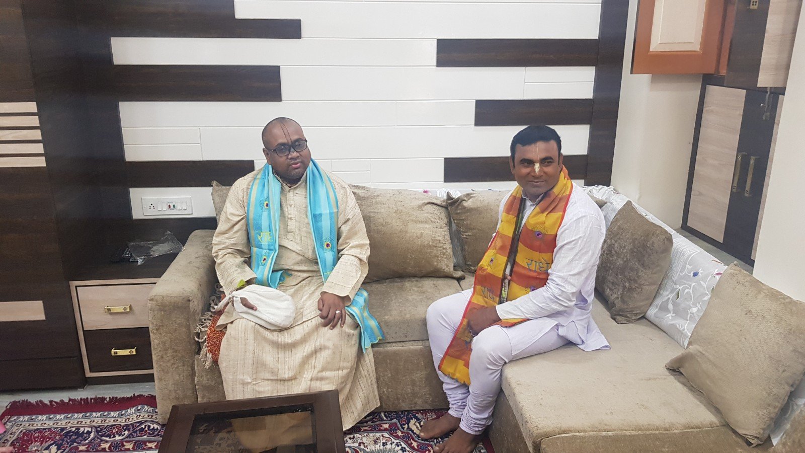  Visiting devotees. Asansol. 2019.11.23